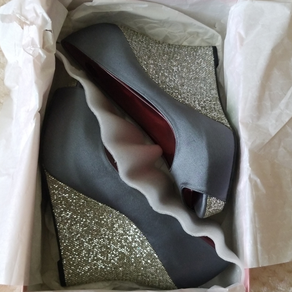 Nina Dark Grey Satin w/Silver Wedge Heel-EUC